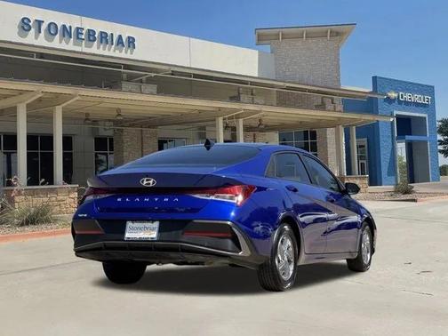 2024 Hyundai ELANTRA SE