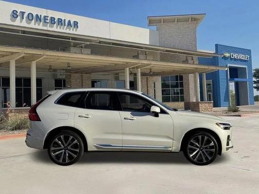 2023 Volvo XC60 B5 Ultimate Bright Theme