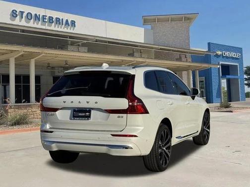 2023 Volvo XC60 B5 Ultimate Bright Theme