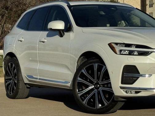 2023 Volvo XC60 B5 Ultimate Bright Theme