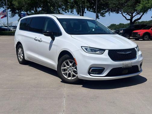 Bright White Clearcoat 2024 Chrysler Pacifica Touring L