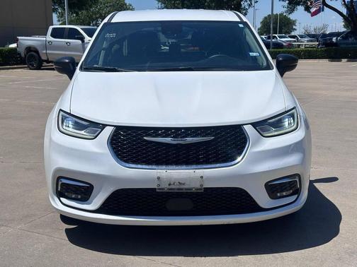 Bright White Clearcoat 2024 Chrysler Pacifica Touring L