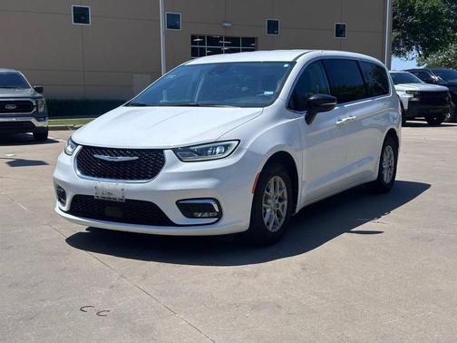 Bright White Clearcoat 2024 Chrysler Pacifica Touring L