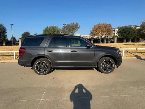Dark Matter Gray Metallic 2024 Ford Expedition Limited