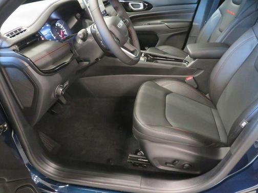 Fathom Blue Pearl Coat 2026 Jeep Compass Trailhawk
