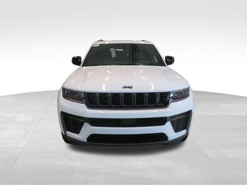Bright White Clearcoat 2026 Jeep Grand Cherokee Altitude