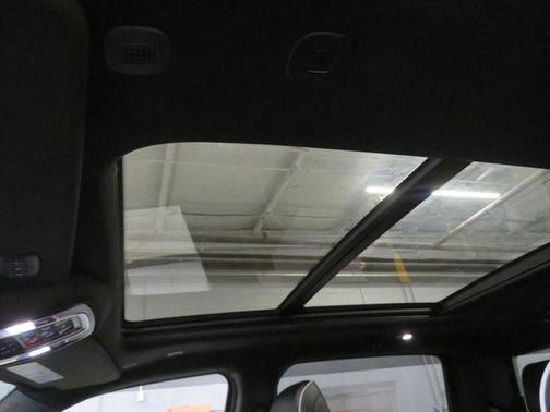 Ivory White Tri-Coat Pearlcoat 2026 RAM 1500 Limited