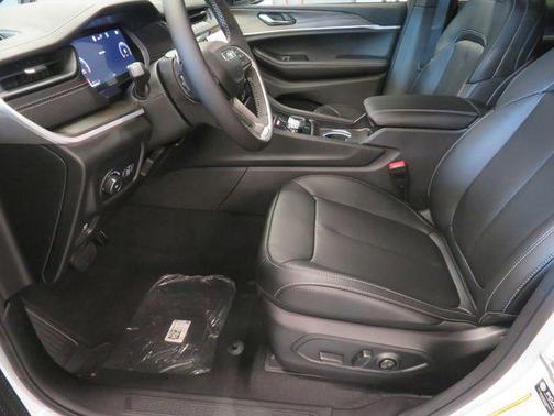 Bright White Clearcoat 2026 Jeep Grand Cherokee Limited