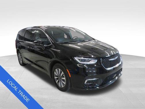 Diamond Black Crystal Pearlcoat 2025 Chrysler Pacifica Hybrid Select