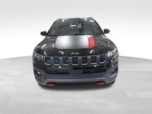 Diamond Black Crystal Pearlcoat 2026 Jeep Compass Trailhawk