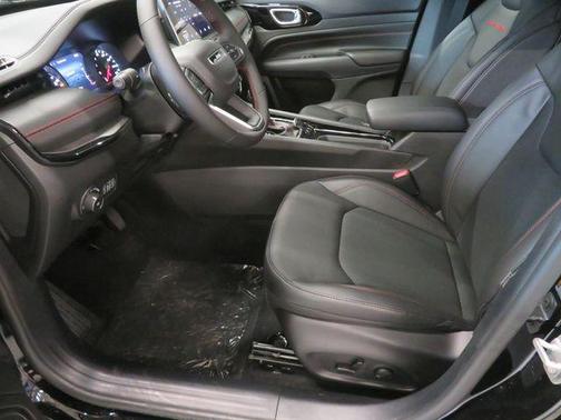 Diamond Black Crystal Pearlcoat 2026 Jeep Compass Trailhawk