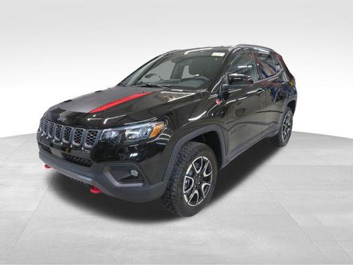 Diamond Black Crystal Pearlcoat 2026 Jeep Compass Trailhawk