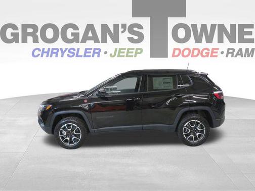 Diamond Black Crystal Pearlcoat 2026 Jeep Compass Trailhawk