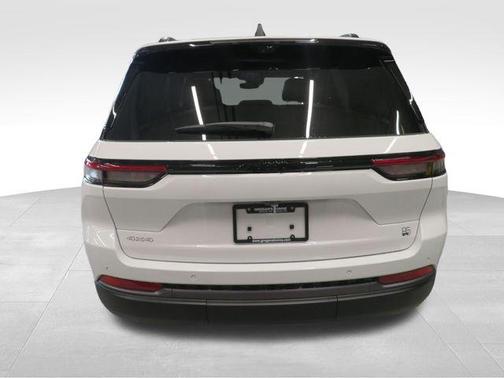 Bright White Clearcoat 2026 Jeep Grand Cherokee 85th Anniversary Edition