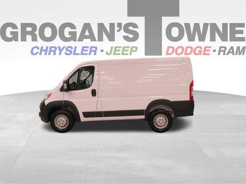 Bright White Clearcoat 2026 RAM ProMaster 1500 Low Roof