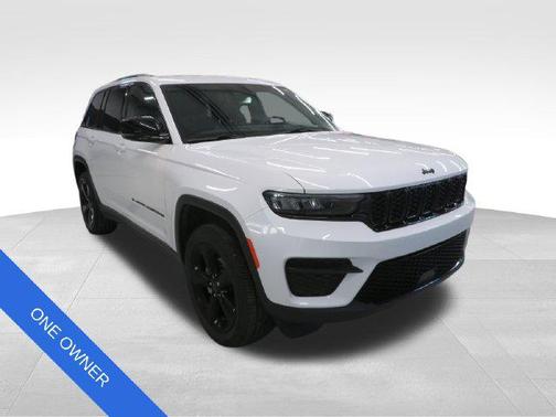 Bright White Clearcoat 2024 Jeep Grand Cherokee Altitude