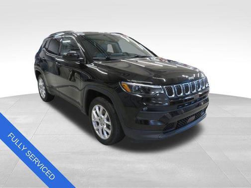 Diamond Black Crystal Pearlcoat 2023 Jeep Compass Latitude Lux