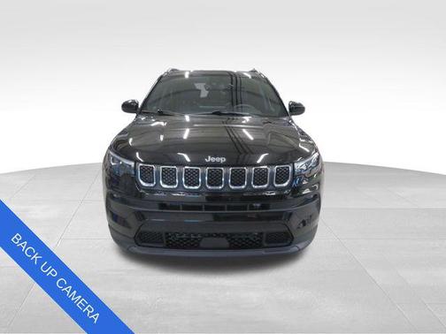 Diamond Black Crystal Pearlcoat 2023 Jeep Compass Latitude Lux