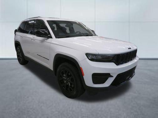 Bright White Clearcoat 2024 Jeep Grand Cherokee Altitude