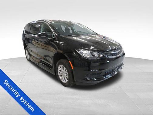 2024 Chrysler Voyager LX
