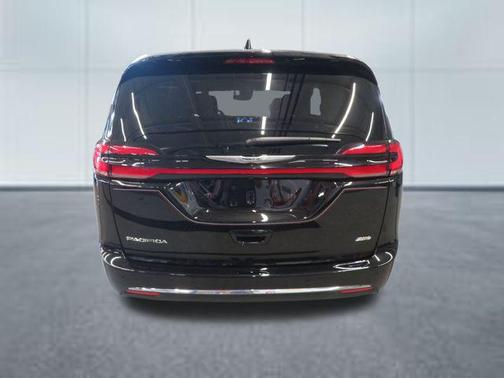 2025 Chrysler Pacifica L
