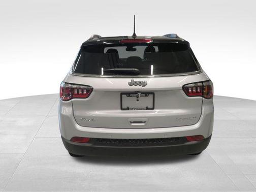 Silver Zynith Metallic Clearcoat 2026 Jeep Compass Limited