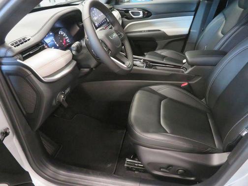 Silver Zynith Metallic Clearcoat 2026 Jeep Compass Limited