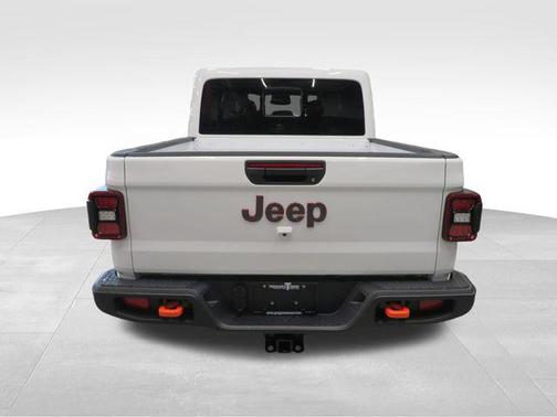 Bright White Clearcoat 2026 Jeep Gladiator Mojave