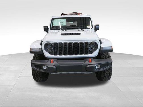 Bright White Clearcoat 2026 Jeep Gladiator Mojave