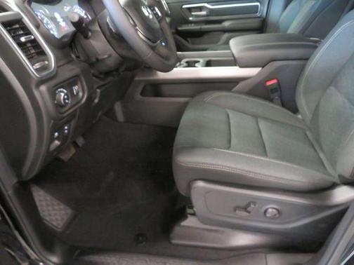Diamond Black Crystal Pearlcoat 2026 RAM 1500 Big Horn/Lone Star