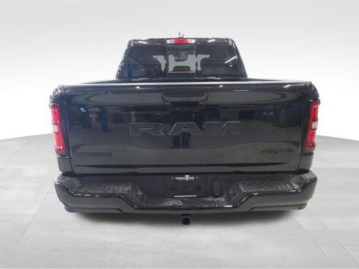 Diamond Black Crystal Pearlcoat 2026 RAM 1500 Big Horn/Lone Star