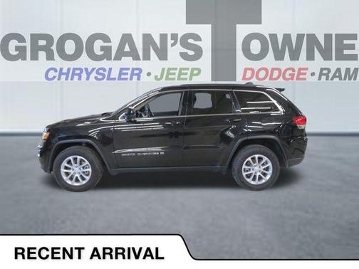 Diamond Black Crystal Pearlcoat 2022 Jeep Grand Cherokee Laredo