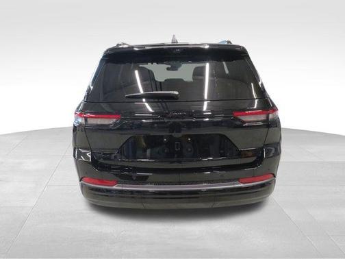 Diamond Black Crystal Pearlcoat 2026 Jeep Grand Cherokee Limited