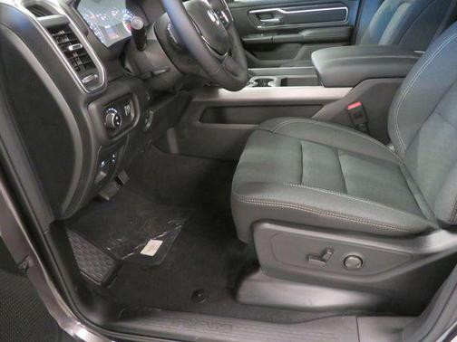 Granite Crystal Metallic Clearcoat 2026 RAM 1500 Big Horn/Lone Star