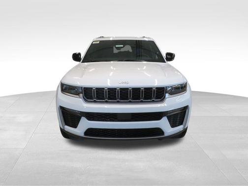 Bright White Clearcoat 2026 Jeep Grand Cherokee Limited