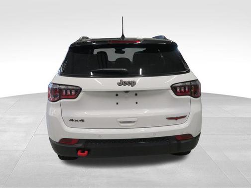 Bright White Clearcoat 2026 Jeep Compass Trailhawk