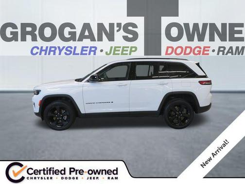 Bright White Clearcoat 2023 Jeep Grand Cherokee Altitude