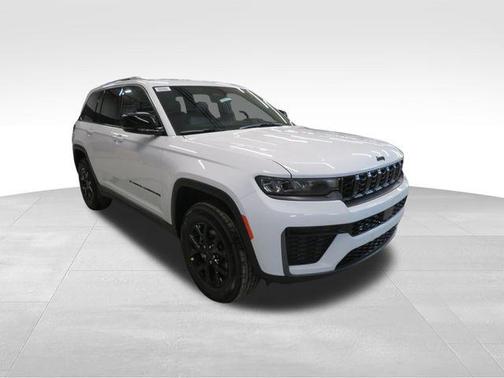 Bright White Clearcoat 2026 Jeep Grand Cherokee Altitude