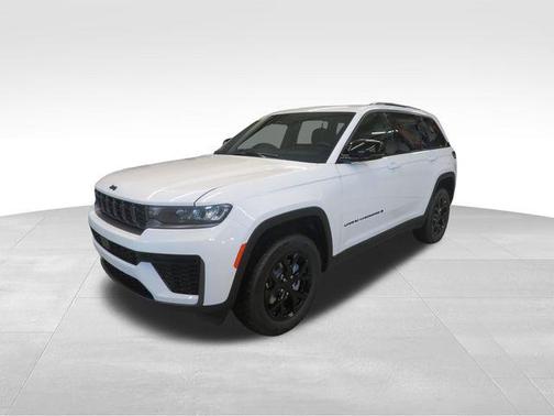 Bright White Clearcoat 2026 Jeep Grand Cherokee Altitude