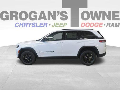 Bright White Clearcoat 2026 Jeep Grand Cherokee Altitude
