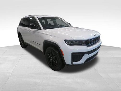 Bright White Clearcoat 2026 Jeep Grand Cherokee Altitude