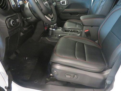 Bright White Clearcoat 2026 Jeep Wrangler Rubicon