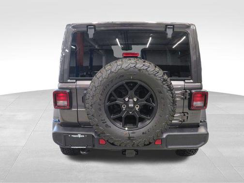 Granite Crystal Metallic Clearcoat 2027 Jeep Wrangler Willys