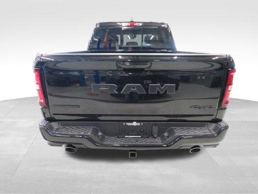 Diamond Black Crystal Pearlcoat 2027 RAM 1500 Big Horn/Lone Star