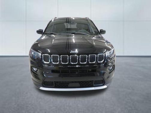 Diamond Black Crystal Pearlcoat 2023 Jeep Compass Limited