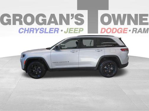 Silver Zynith 2026 Jeep Grand Cherokee Altitude