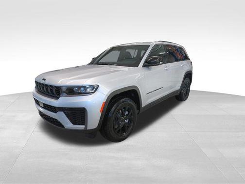 Silver Zynith 2026 Jeep Grand Cherokee Altitude
