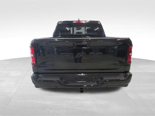Diamond Black Crystal Pearlcoat 2027 RAM 1500 Big Horn/Lone Star