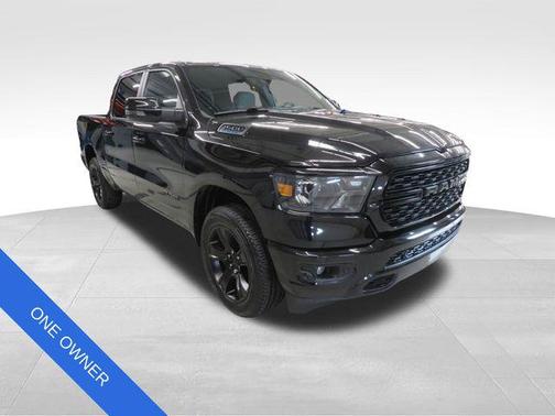 Diamond Black Crystal Pearlcoat 2023 RAM 1500 Big Horn/Lone Star