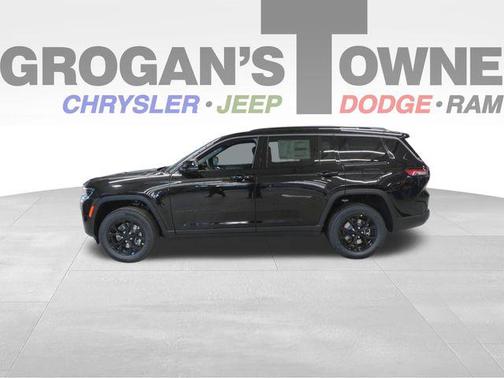 Diamond Black Crystal Pearlcoat 2026 Jeep Grand Cherokee L Laredo